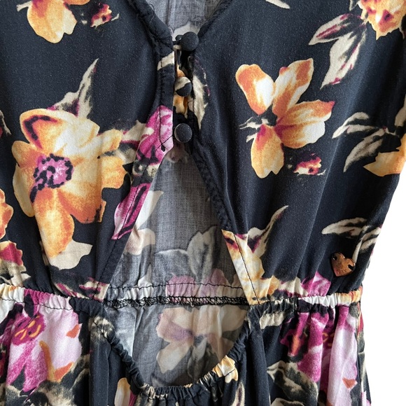 Kendall & Kylie Floral Cut Out Dress - Picture 5 of 9